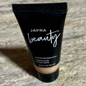 Jafra Beauty Matte Foundation - Warm Ivory LG8